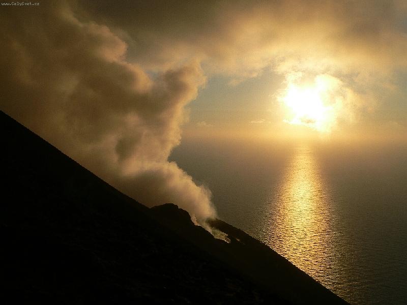 Foto: Stoupání ke kráteru Stromboli-Cestou ke kráteru večer