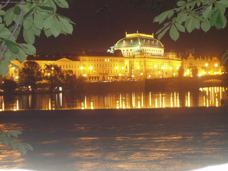 Foto: Praha-Toulky noční Prahou