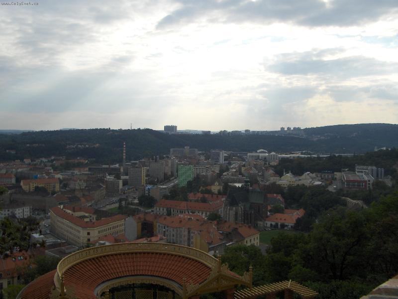 Foto: Brno-Sluncem ozářená půlka Brna
