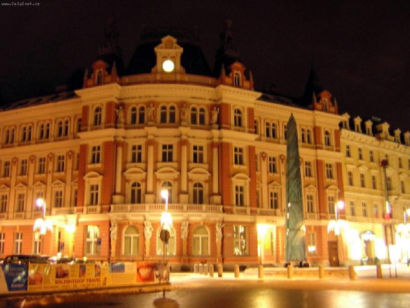 Foto: Karlovy Vary-Hlavní pošta na pěší zóně