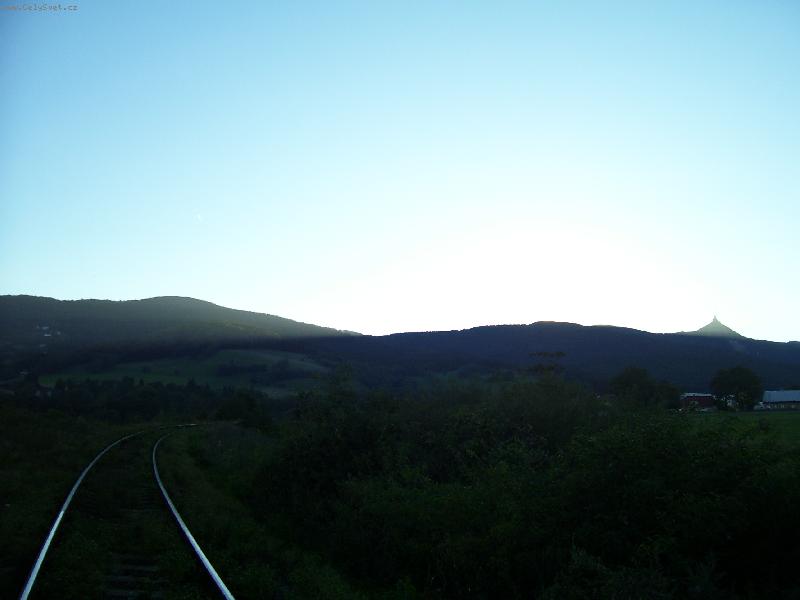 Foto: Letní večer na železnici