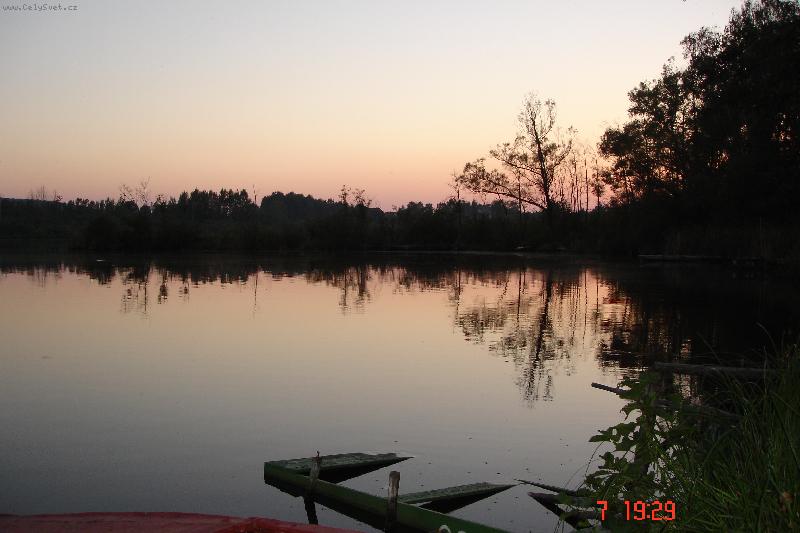 Foto: Romantika u rybníka :-)-Večer u rybníku ,,Pinky,,