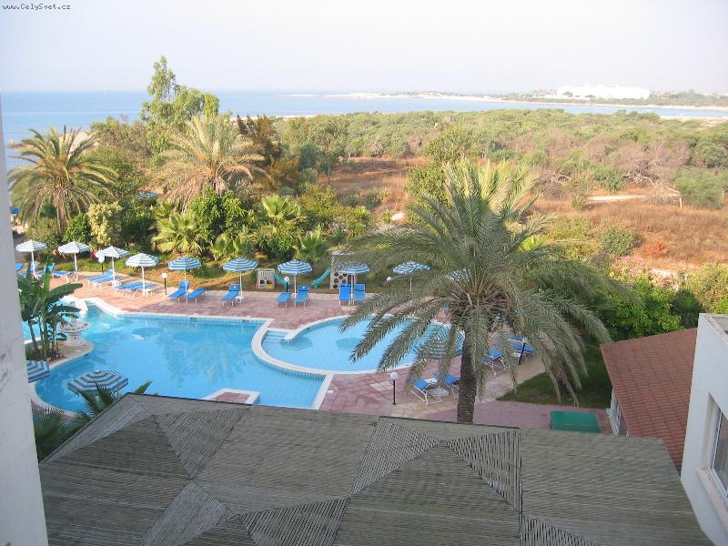 Foto: Pohled z hotelového pokoje-To je výhled, co?