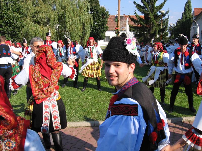 Foto:   Hody  na Moravě-Krása kroje, mládí.....