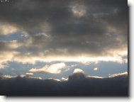 mraky...záhadné světlo a tma aneb konec světa přichází?